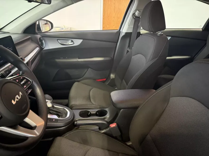 2023 Kia Forte LXS photo 9