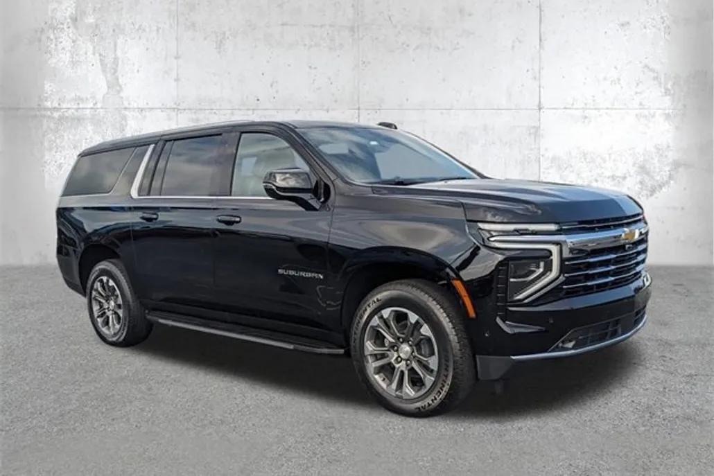 2025 Chevrolet Suburban LT photo 1