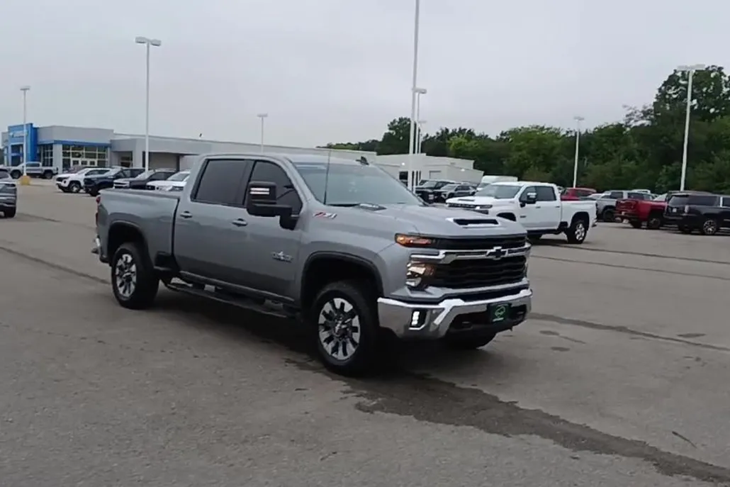 2025 Chevrolet Silverado 2500HD LT photo 1