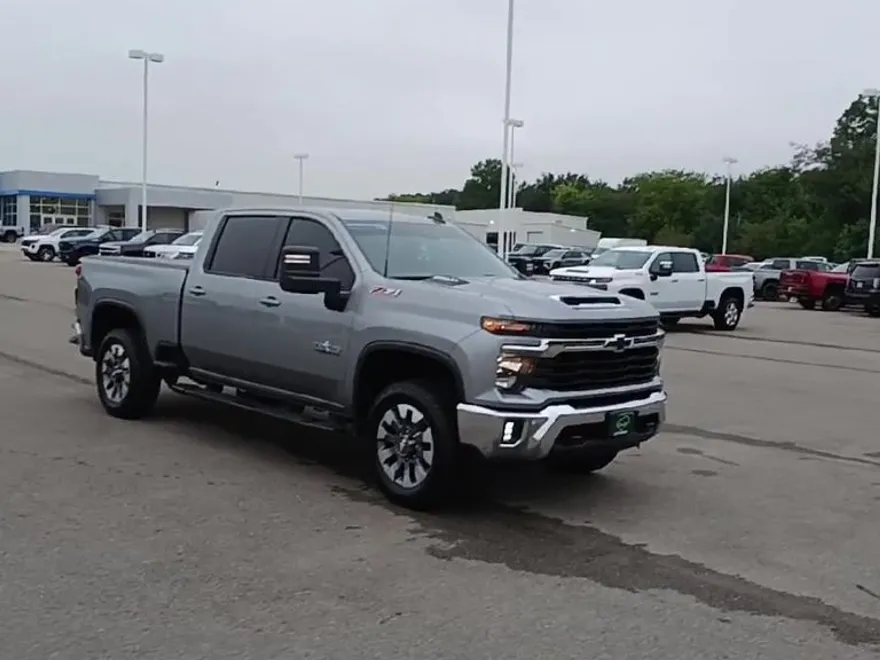 2025 Chevrolet Silverado 2500HD LT photo 1