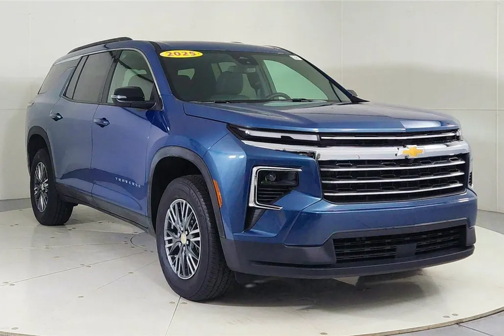 2025 Chevrolet Traverse photo 1