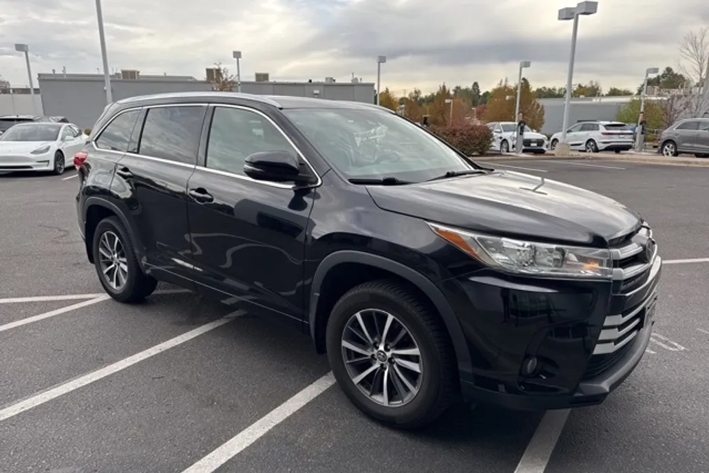 2017 Toyota Highlander XLE photo 1