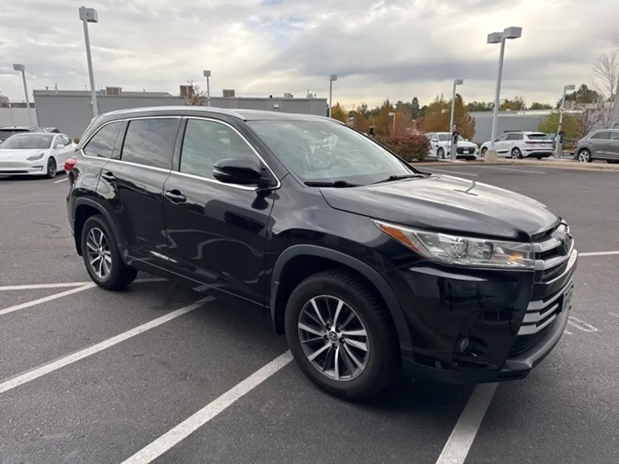 2017 Toyota Highlander XLE photo 1