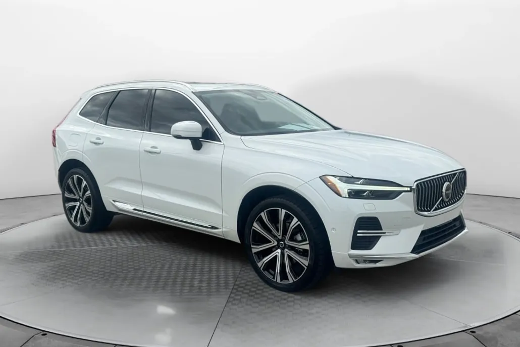 2023 Volvo XC60 B5 Ultimate photo 1