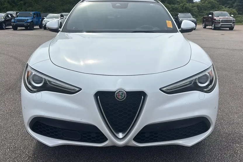 2022 Alfa Romeo Stelvio Ti photo 1