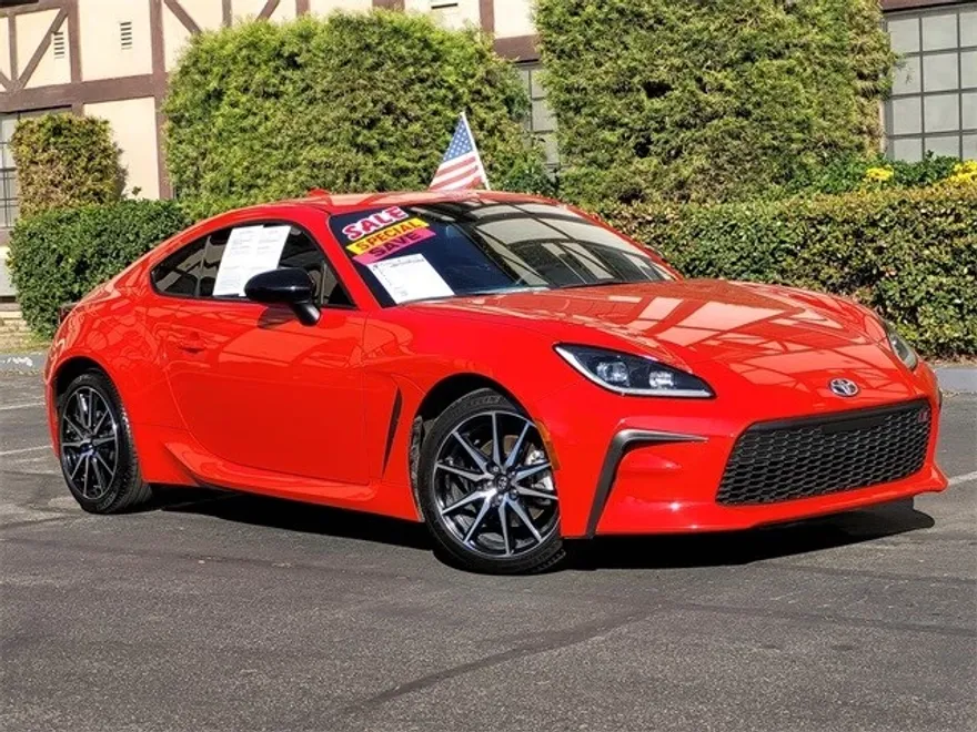 2024 Toyota GR86 Base photo 2