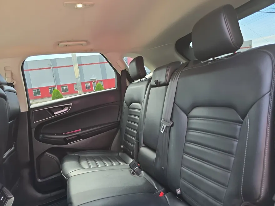 2020 Ford Edge SEL photo 1