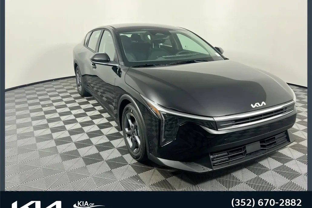 2025 Kia K4 LXS photo 1