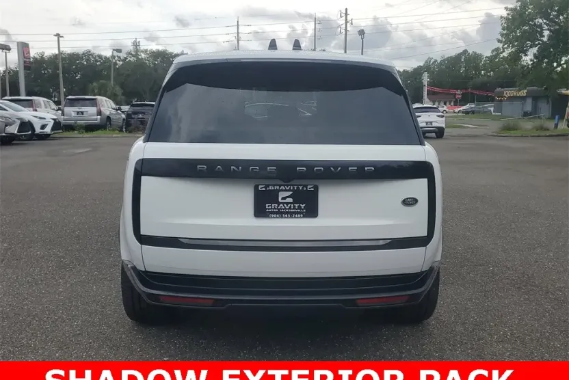 2023 Land Rover Range Rover SE photo 1