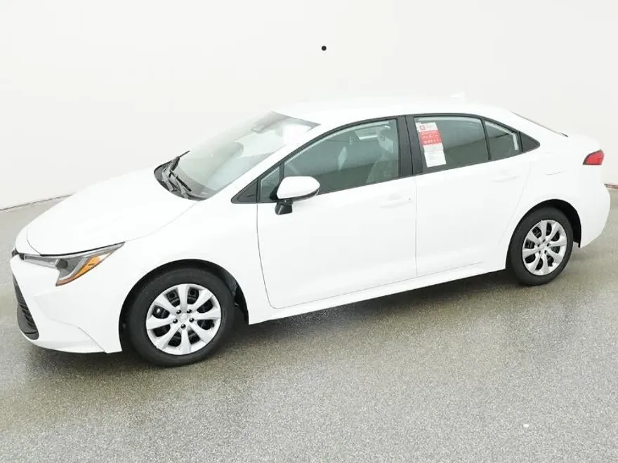 2025 Toyota Corolla LE photo 1