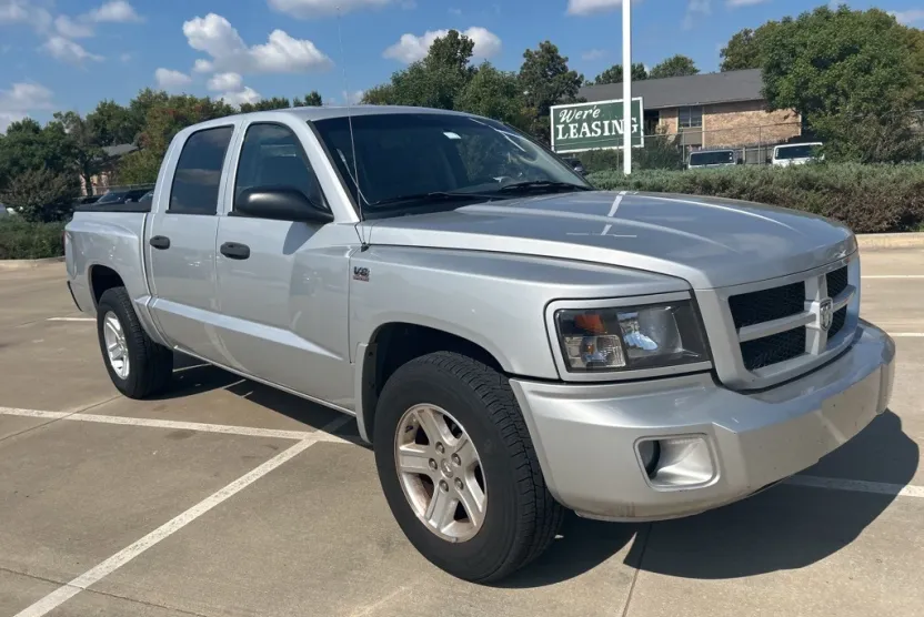 2011 Dodge Dakota SXT SLT photo 1