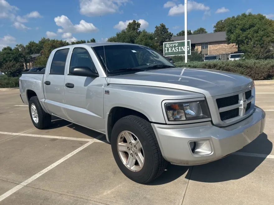 2011 Dodge Dakota SXT SLT photo 1