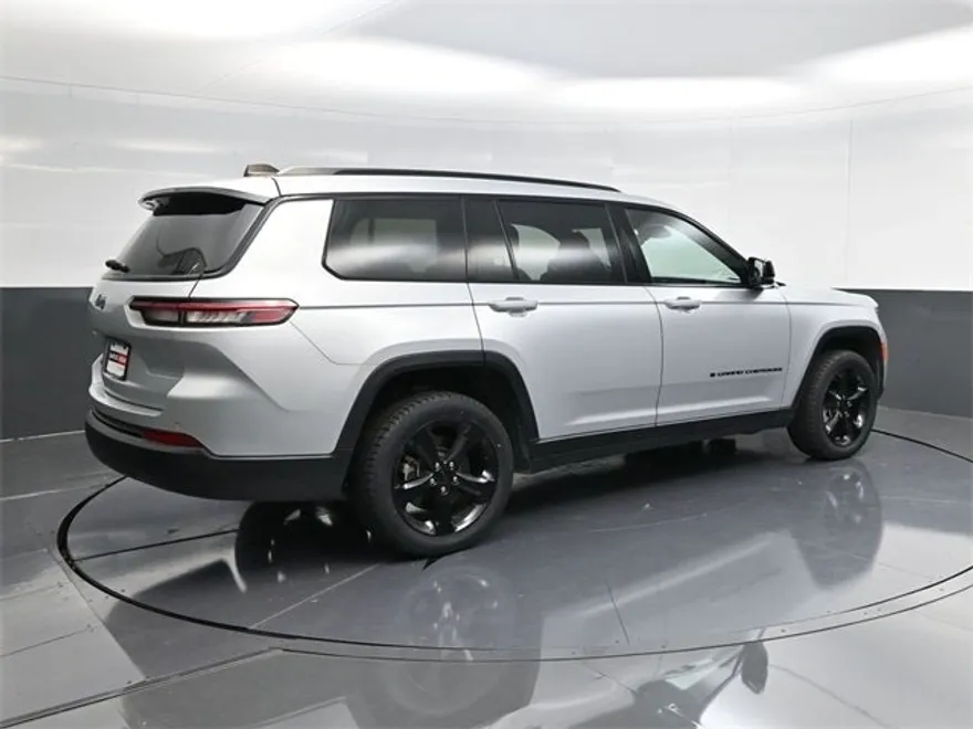 2023 Jeep Grand Cherokee Altitude photo 1