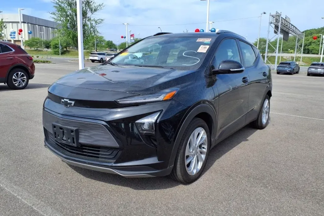 2023 Chevrolet Bolt EUV photo 1