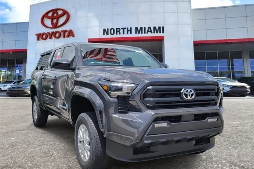 2025 Toyota Tacoma SR5 photo 1