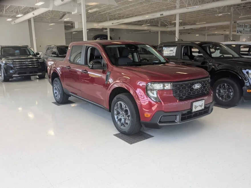 2025 Ford Maverick XLT photo 1