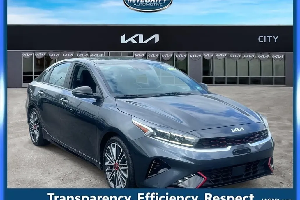 2023 Kia Forte GT photo 1