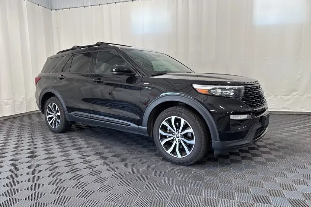 2023 Ford Explorer ST-Line photo 1
