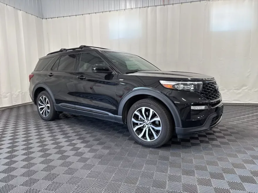 2023 Ford Explorer ST-Line photo 1