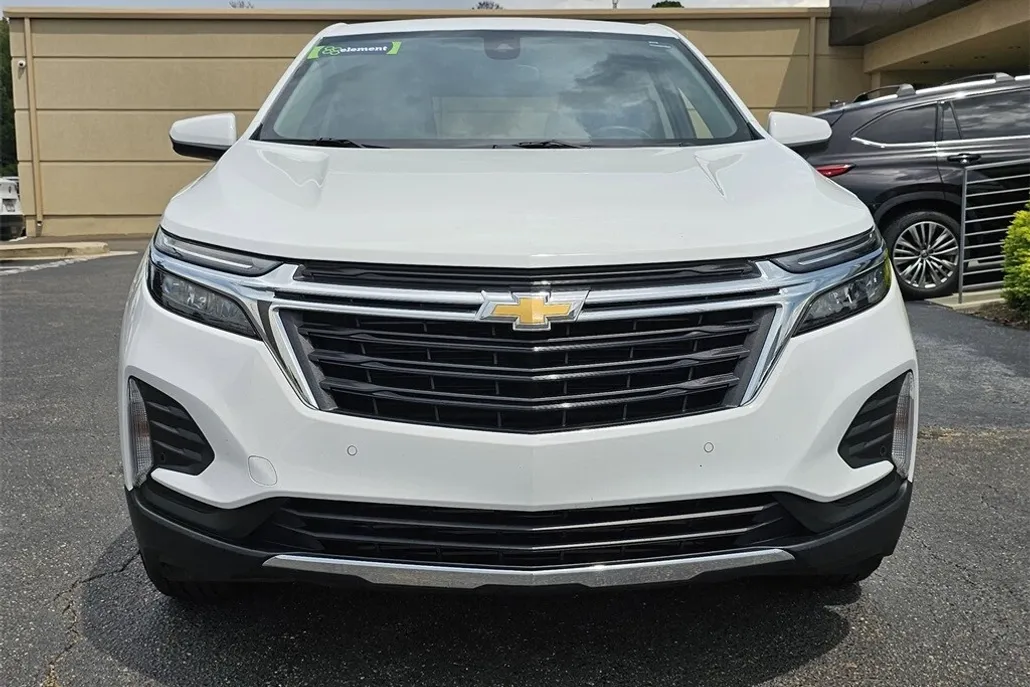 2023 Chevrolet Equinox LT photo 1