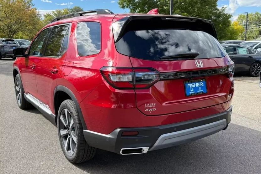 2025 Honda Pilot Touring photo 1