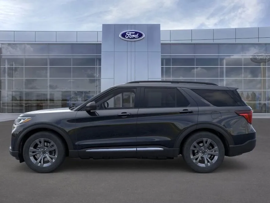 2025 Ford Explorer photo 1