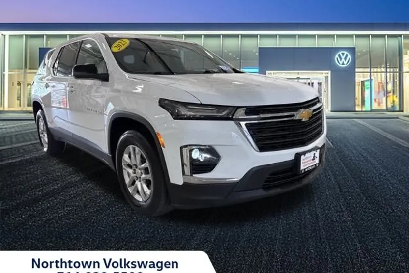 2023 Chevrolet Traverse LS photo 1