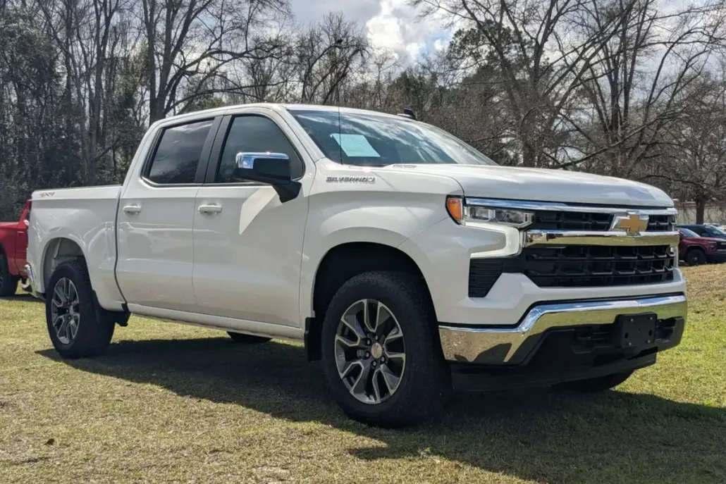 2025 Chevrolet Silverado 1500 LT photo 1