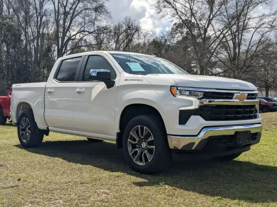 2025 Chevrolet Silverado 1500 LT photo 1