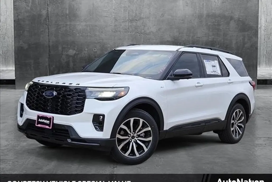 2025 Ford Explorer ST-Line photo 1