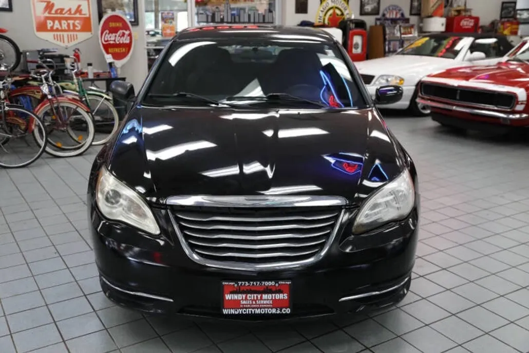 2014 Chrysler 200 LX photo 1