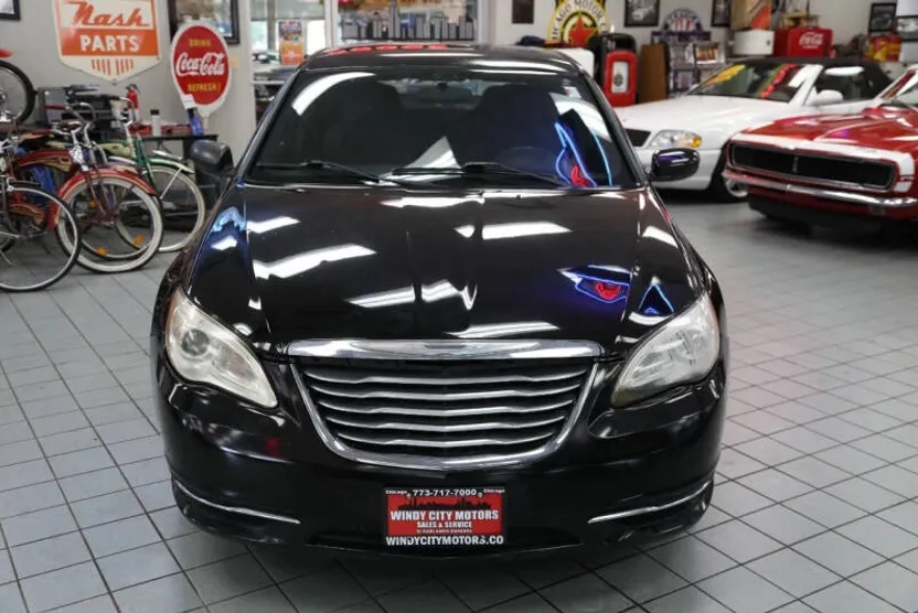 2014 Chrysler 200 LX photo 1