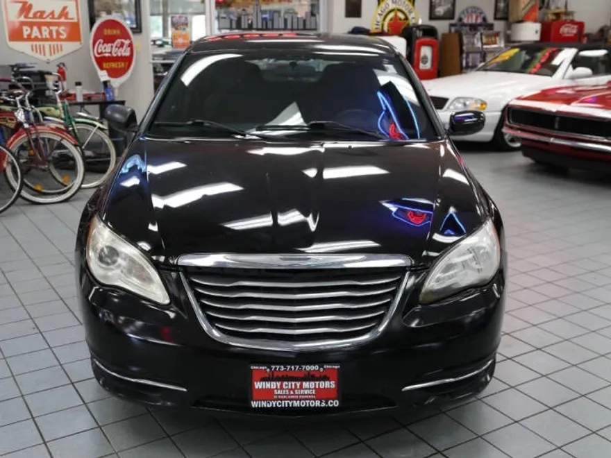 2014 Chrysler 200 LX photo 1