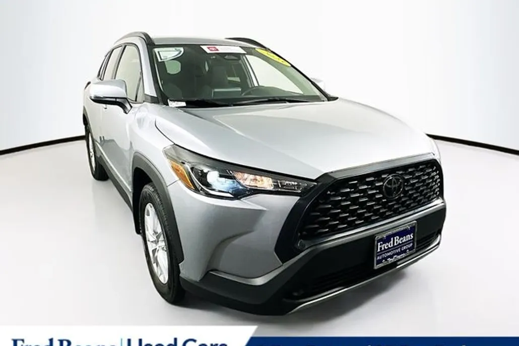 2023 Toyota Corolla Cross LE photo 1