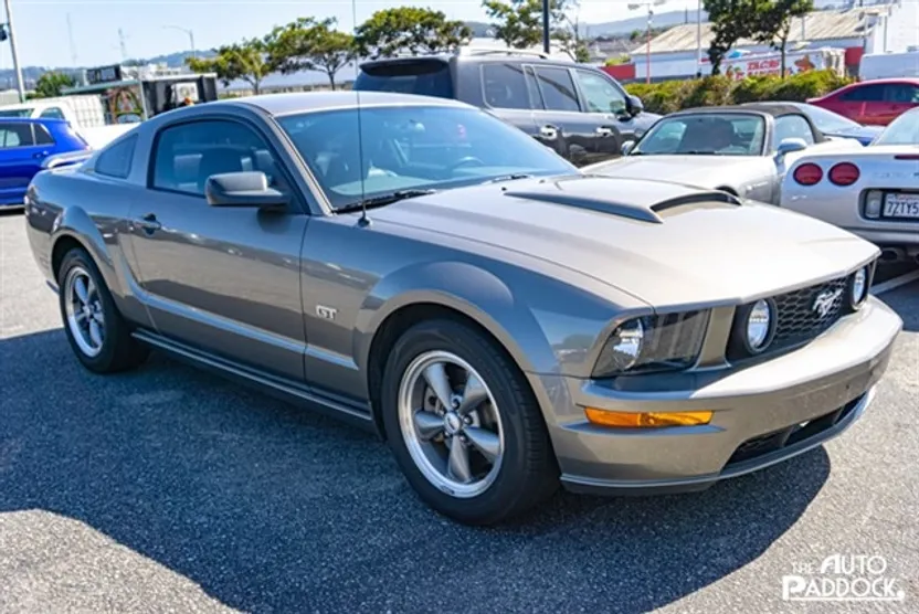 2005 Ford Mustang GT Premium photo 1