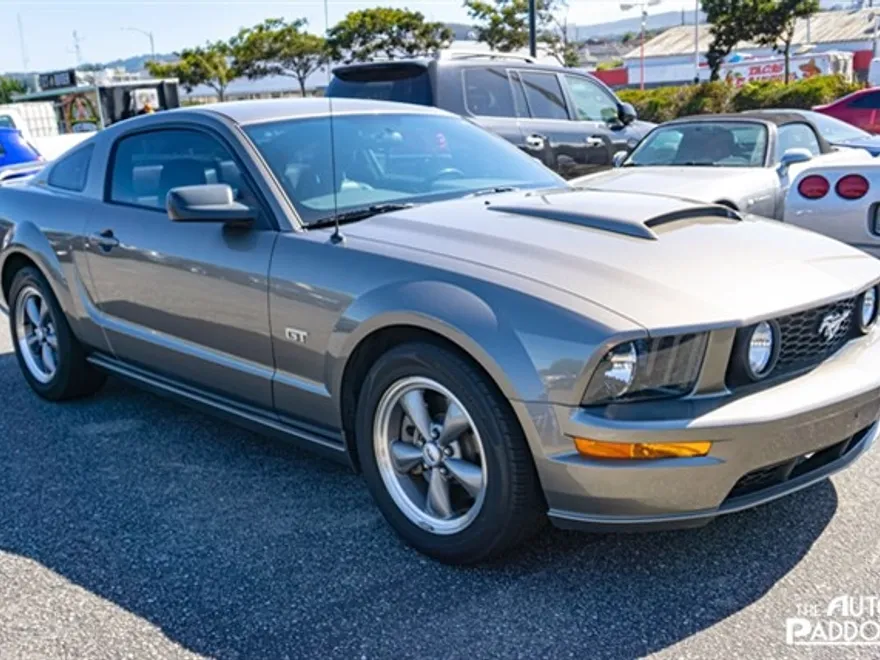 2005 Ford Mustang GT Premium photo 1