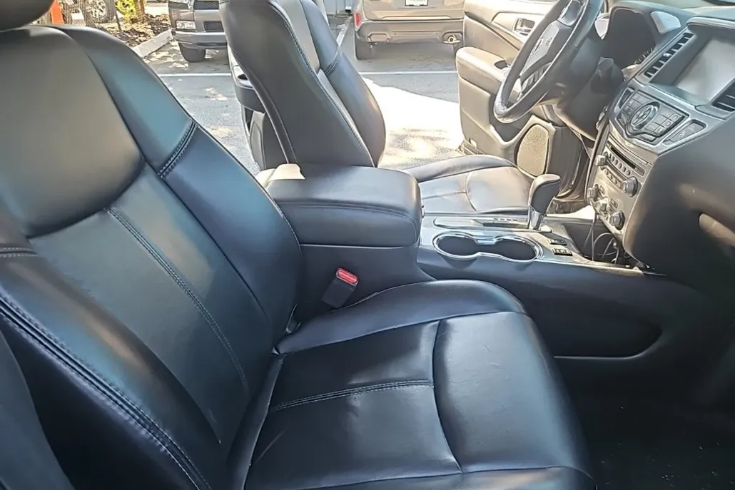 2019 Nissan Pathfinder SL photo 1
