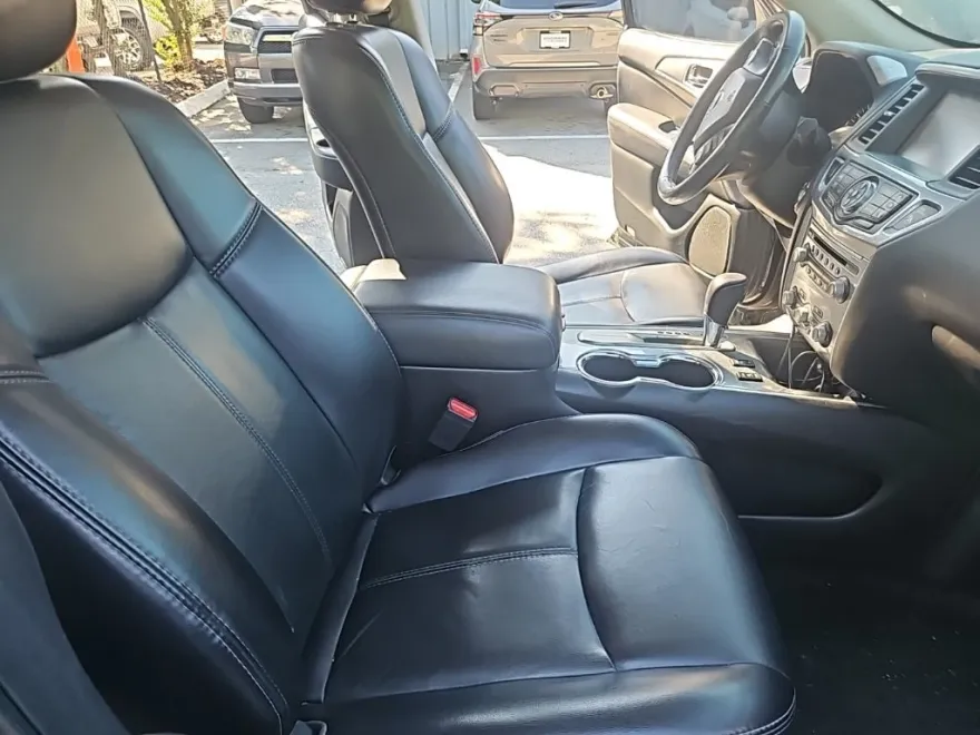 2019 Nissan Pathfinder SL photo 1