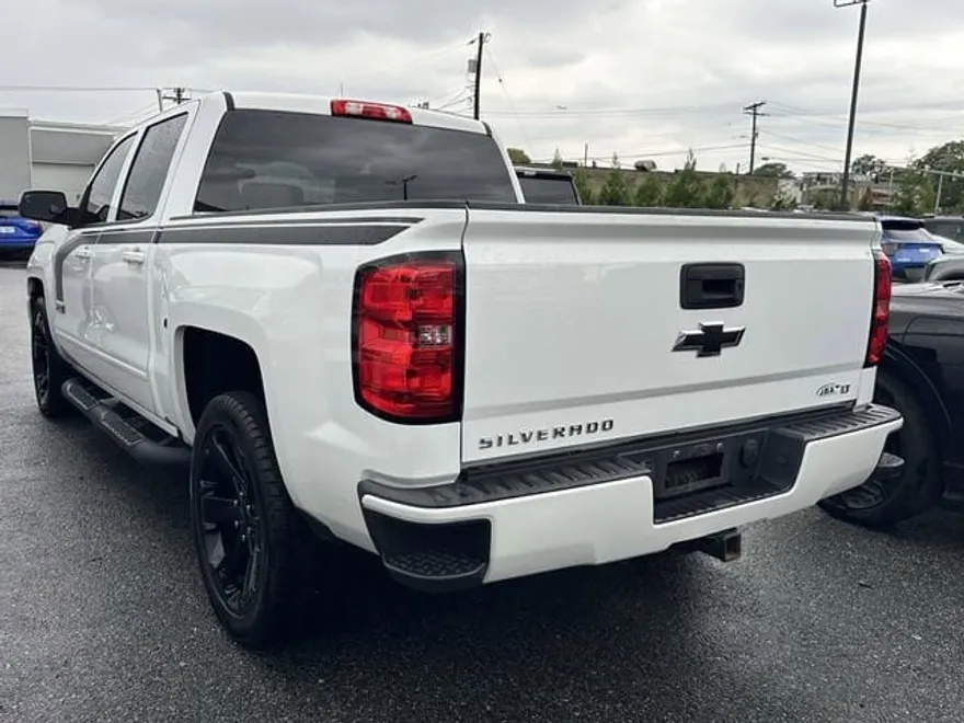 2017 Chevrolet Silverado 1500 LT photo 1