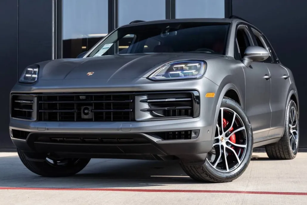 2025 Porsche Cayenne S photo 1