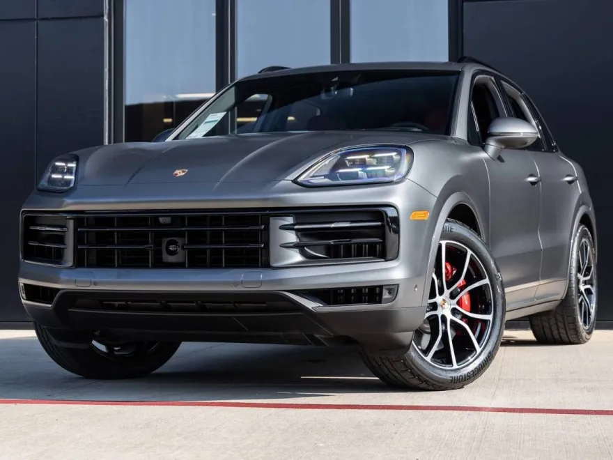 2025 Porsche Cayenne S photo 1