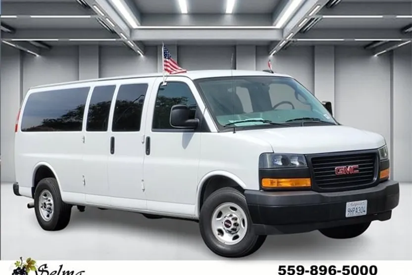 2023 Gmc Savana Passenger 3500 LS photo 1