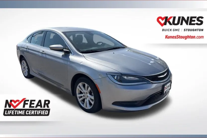 2016 Chrysler 200 LX photo 1