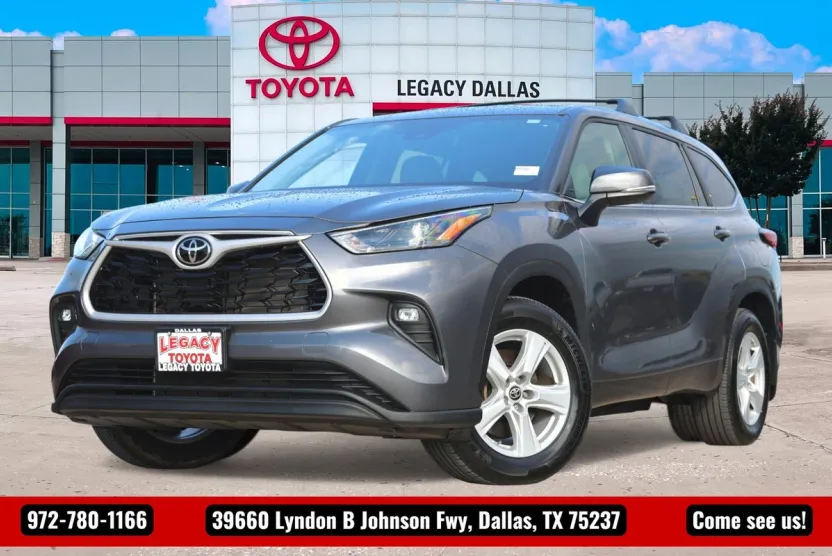 2024 Toyota Highlander LE photo 1