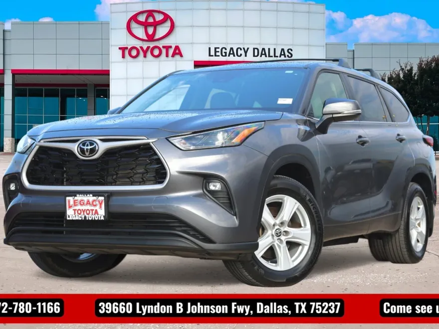 2024 Toyota Highlander LE photo 1
