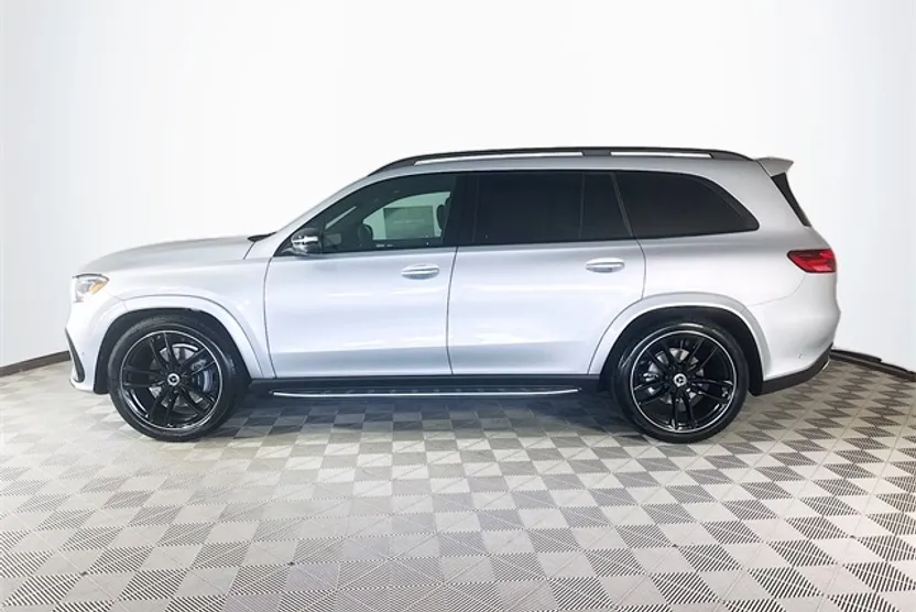 2026 Mercedes Benz GLS 450 4MATIC photo 1