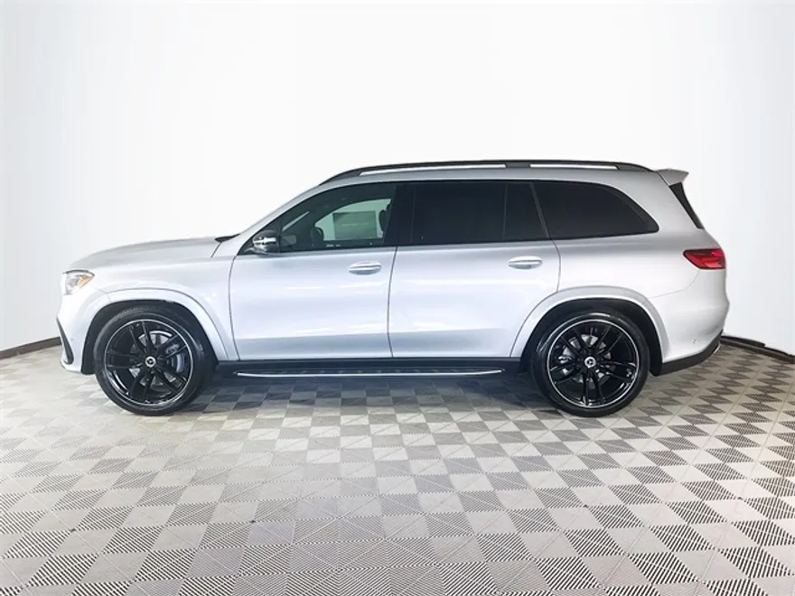 2026 Mercedes Benz GLS 450 4MATIC photo 1