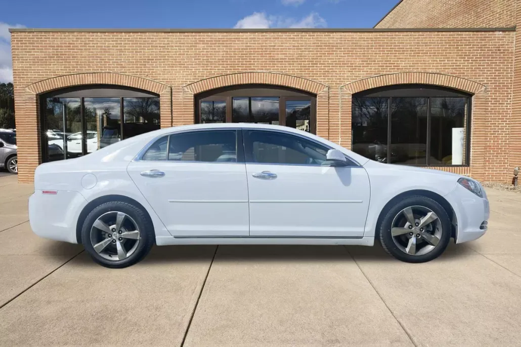 2012 Chevrolet Malibu 1LT photo 1