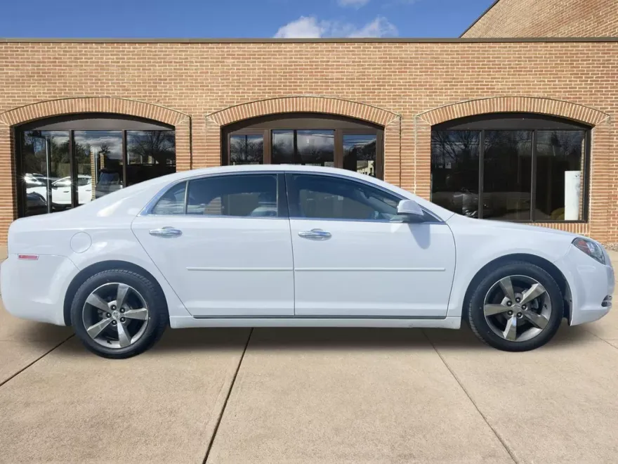 2012 Chevrolet Malibu 1LT photo 1