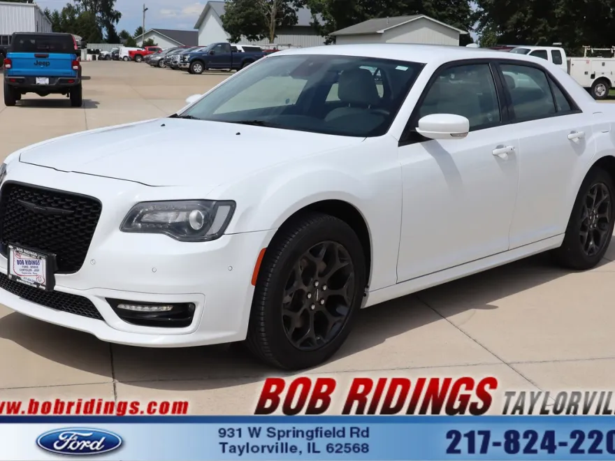 2023 Chrysler 300 Touring L photo 1